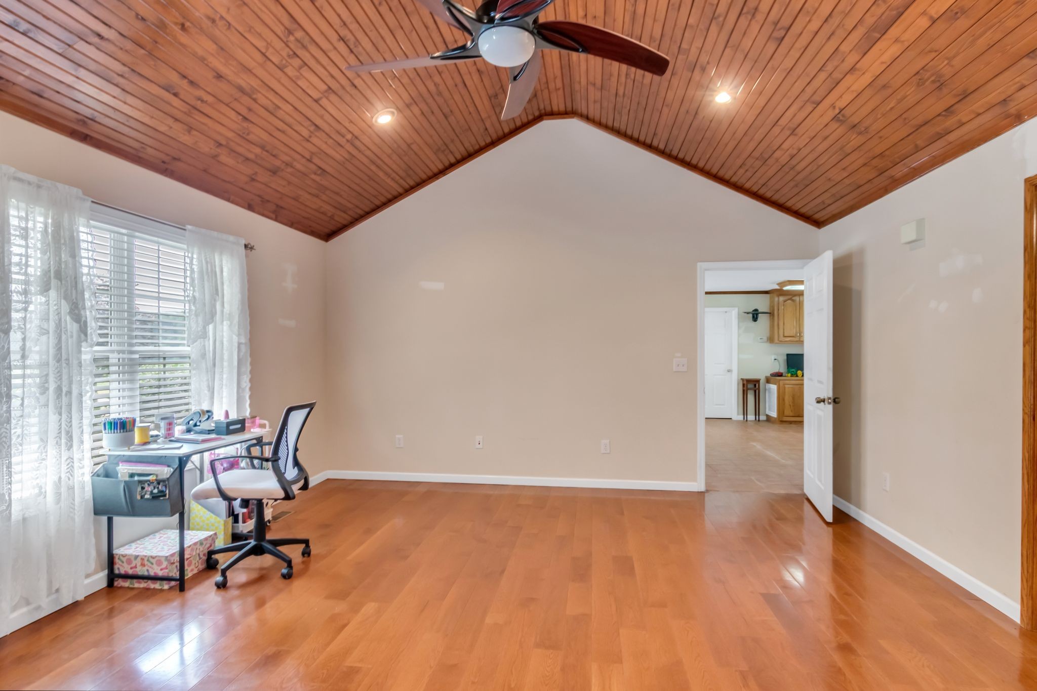 184 Buncombe Road Belvidere, TN 37306 - Photo 4 of 33 a view of a livingroom with wooden floor and a workspace