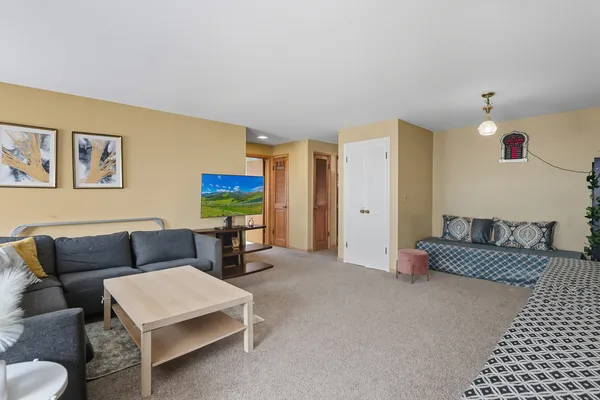 $235,000 | 4107 North Keeler Avenue, Unit 2H, Chicago, IL 60641