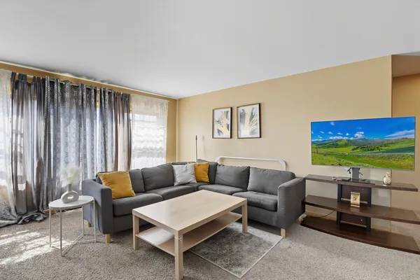 $235,000 | 4107 North Keeler Avenue, Unit 2H, Chicago, IL 60641