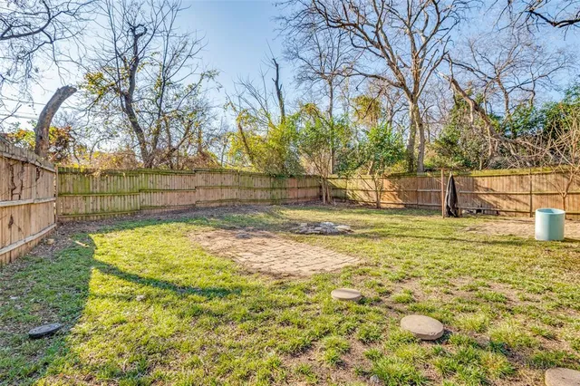 a view of yard with large tree