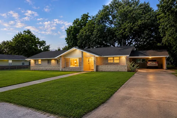 $1,800 | 804 Merry Lane, Wharton, TX 77488
