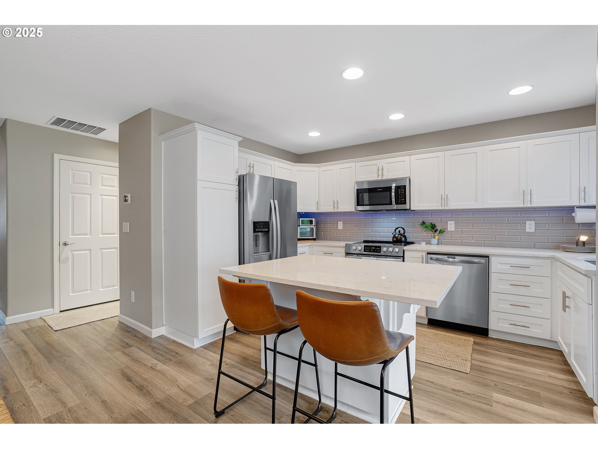 22040 Southwest Grahams Ferry Road, Unit B Tualatin, OR 97062 - Photo 12 of 31 Bathroom