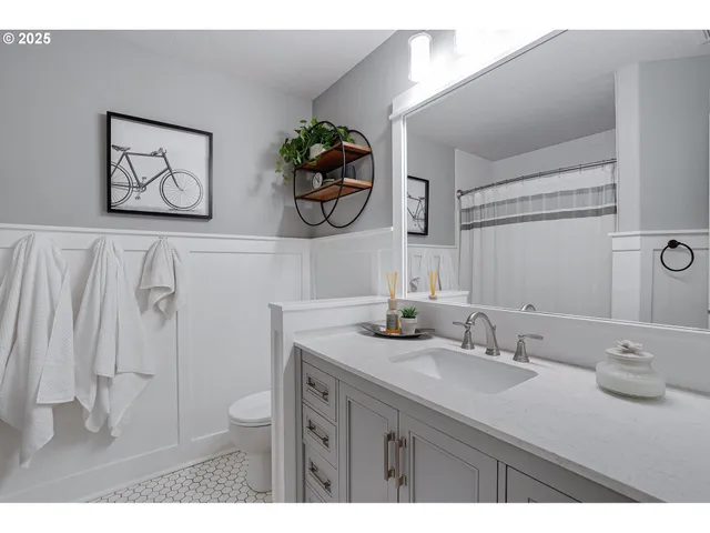 $400,000 | 22040 Southwest Grahams Ferry Road, Unit B, Tualatin, OR 97062