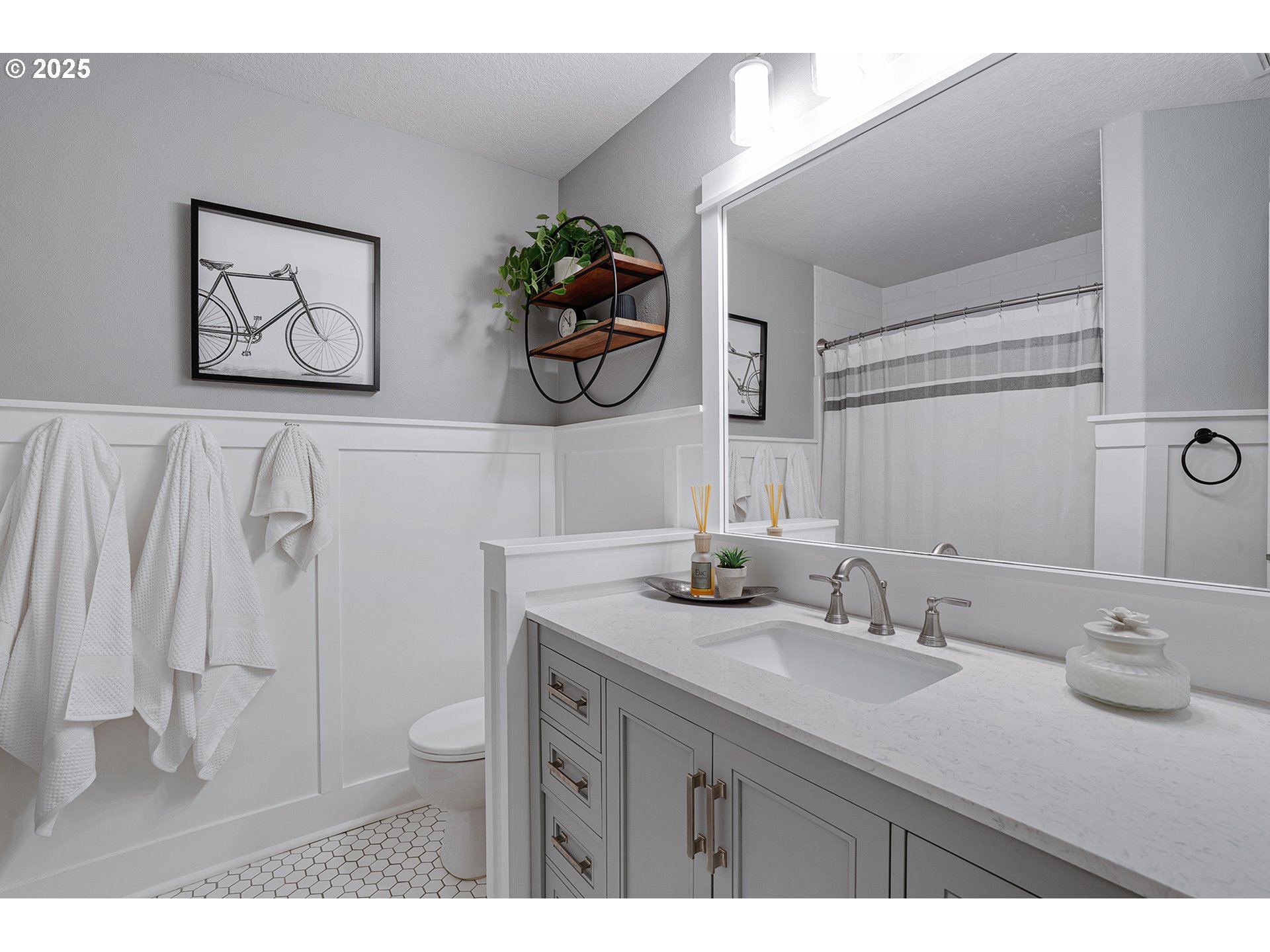 22040 Southwest Grahams Ferry Road, Unit B Tualatin, OR 97062 - Photo 25 of 31 Bathroom