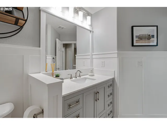 $400,000 | 22040 Southwest Grahams Ferry Road, Unit B, Tualatin, OR 97062