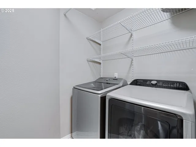 $400,000 | 22040 Southwest Grahams Ferry Road, Unit B, Tualatin, OR 97062