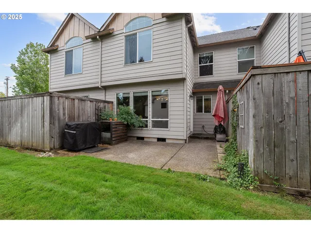 $400,000 | 22040 Southwest Grahams Ferry Road, Unit B, Tualatin, OR 97062