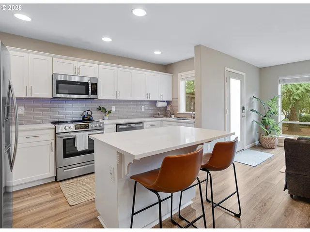 $400,000 | 22040 Southwest Grahams Ferry Road, Unit B, Tualatin, OR 97062