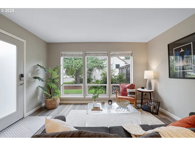 $400,000 | 22040 Southwest Grahams Ferry Road, Unit B, Tualatin, OR 97062