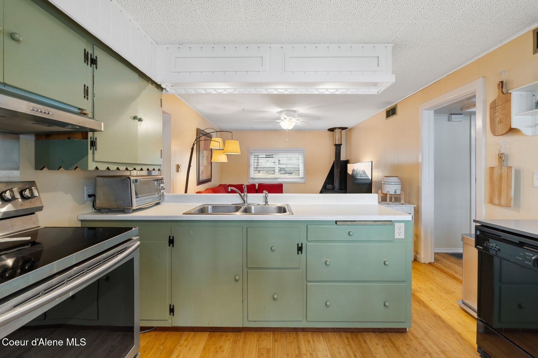 2255 Gypsy Bay Road Sagle, ID 83860 - Photo 18 of 50 Stay connected to the cook