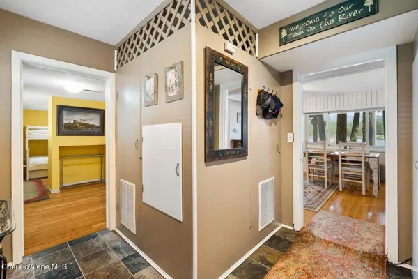 $1,250,000 | 2255 Gypsy Bay Road, Sagle, ID 83860