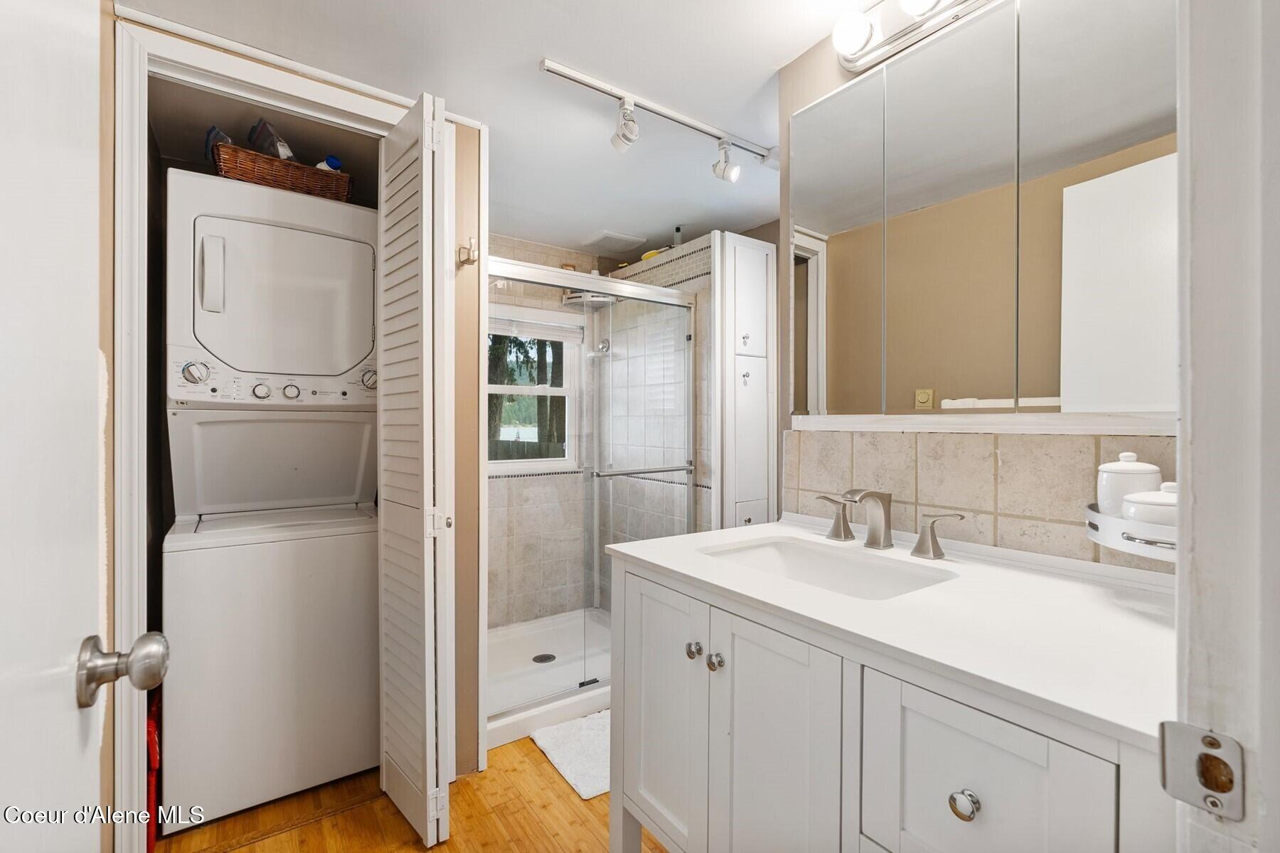 2255 Gypsy Bay Road Sagle, ID 83860 - Photo 26 of 50 Updated bathroom