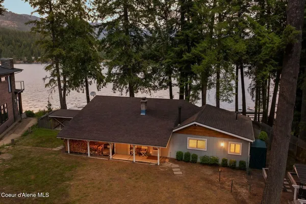 $1,250,000 | 2255 Gypsy Bay Road, Sagle, ID 83860