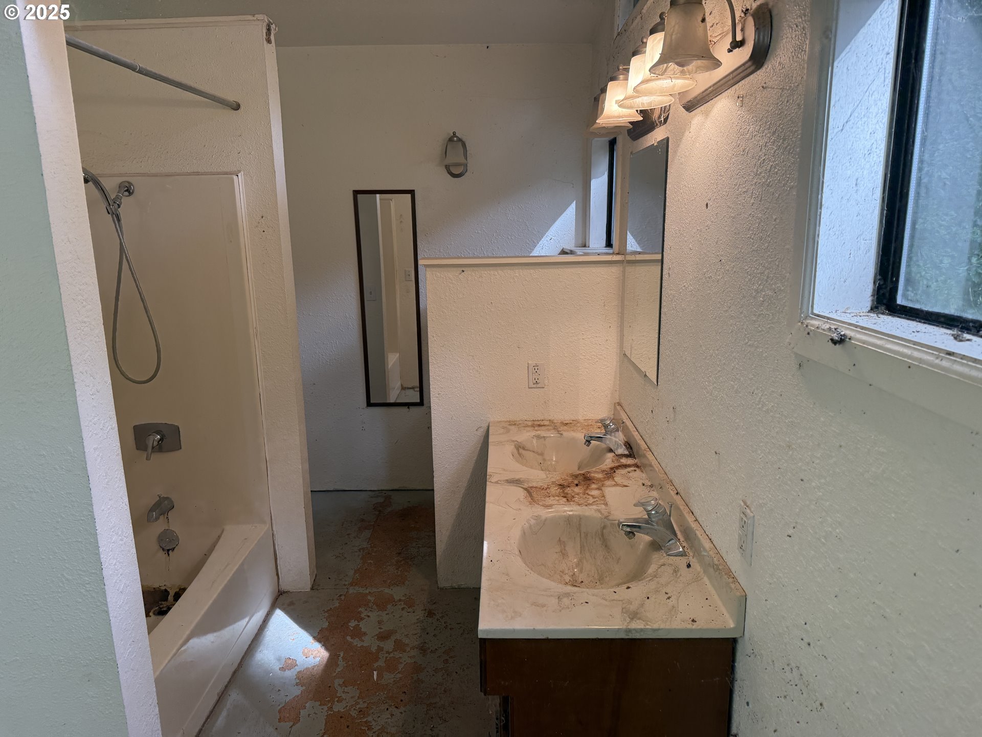 28315 Mateer Road Gold Beach, OR 97444 - Photo 34 of 36 Gallery Image 34