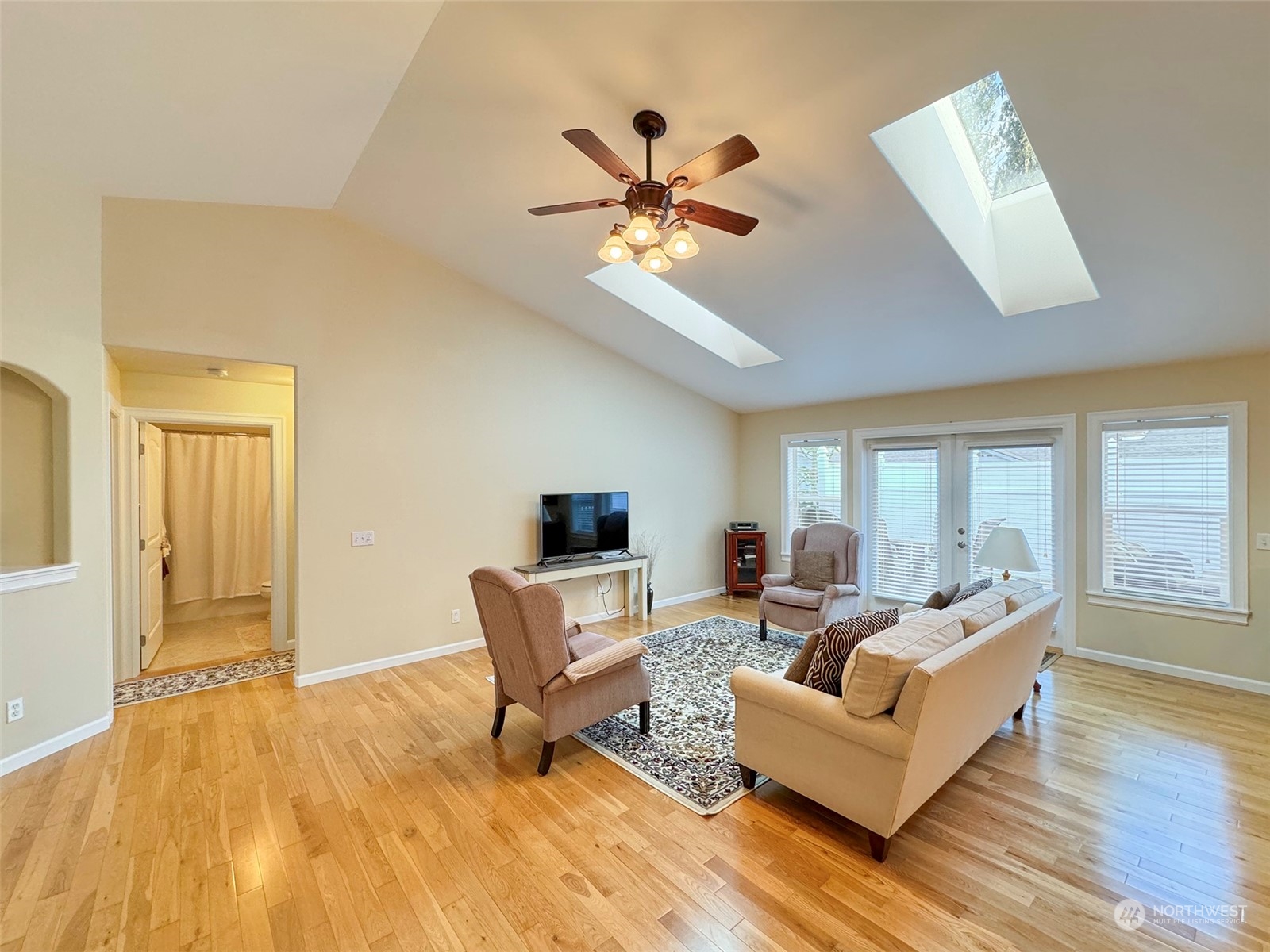 359 Dungeness Meadows Sequim, WA 98382 - Photo 18 of 37 a living room with furniture