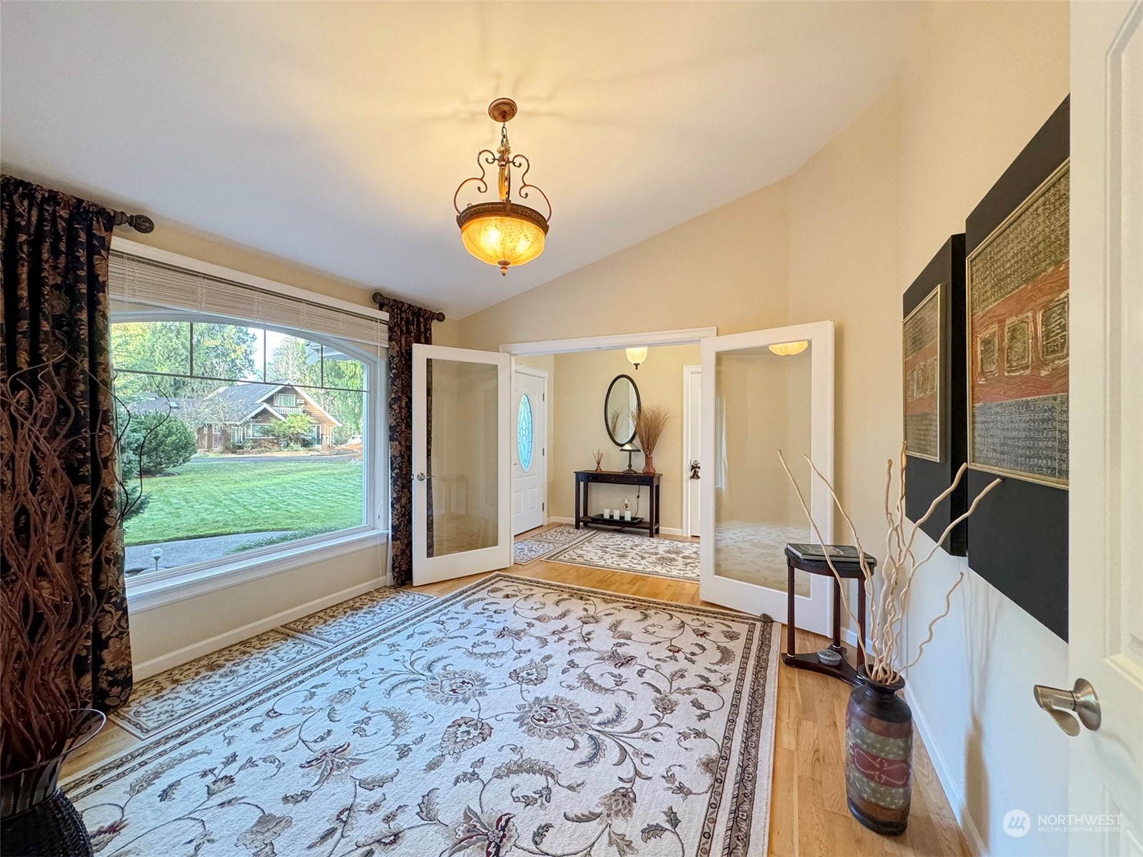 359 Dungeness Meadows Sequim, WA 98382 - Photo 26 of 37 a very nice looking room with a large window