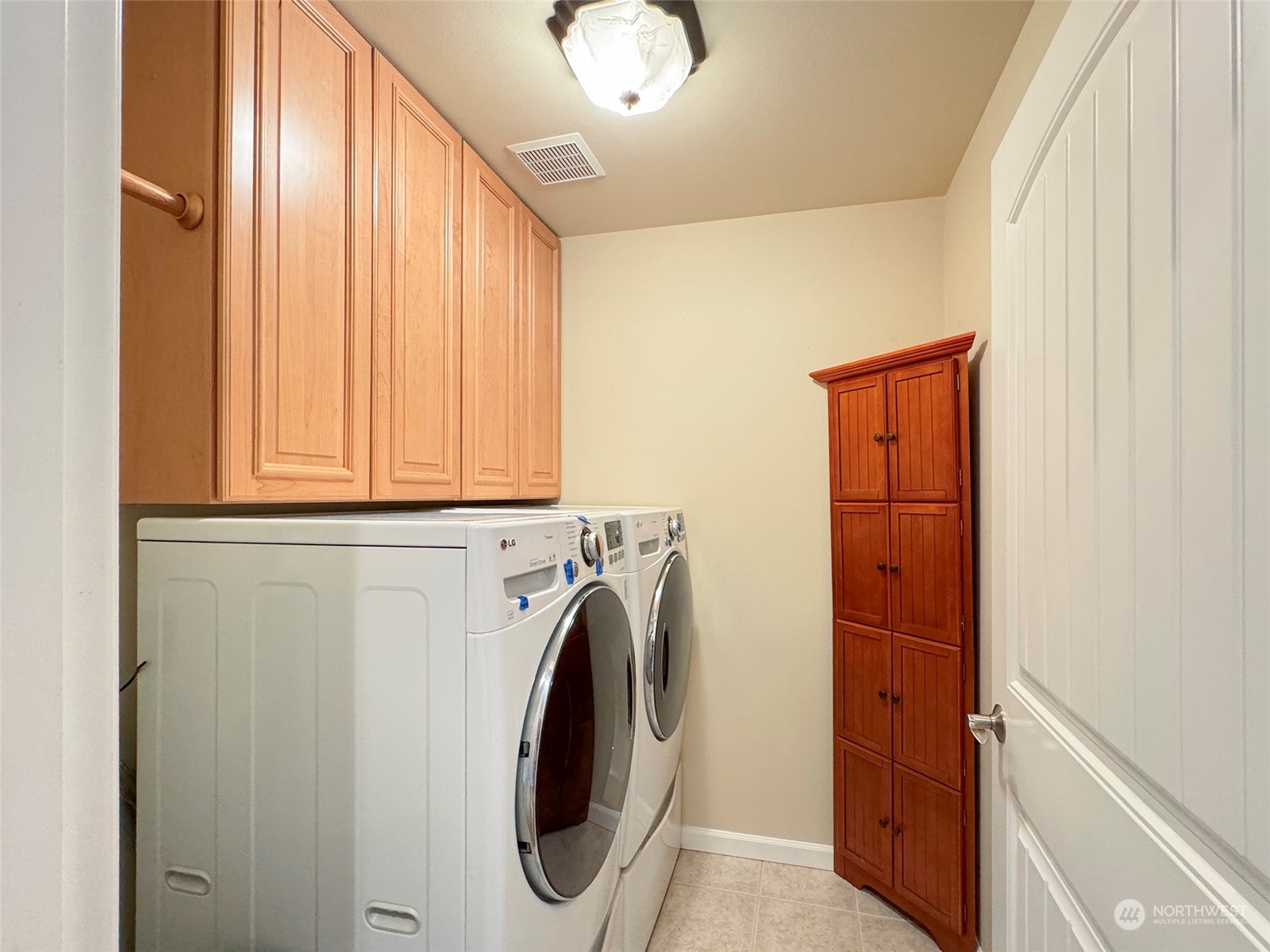 359 Dungeness Meadows Sequim, WA 98382 - Photo 27 of 37 a utility room with dryer and washer