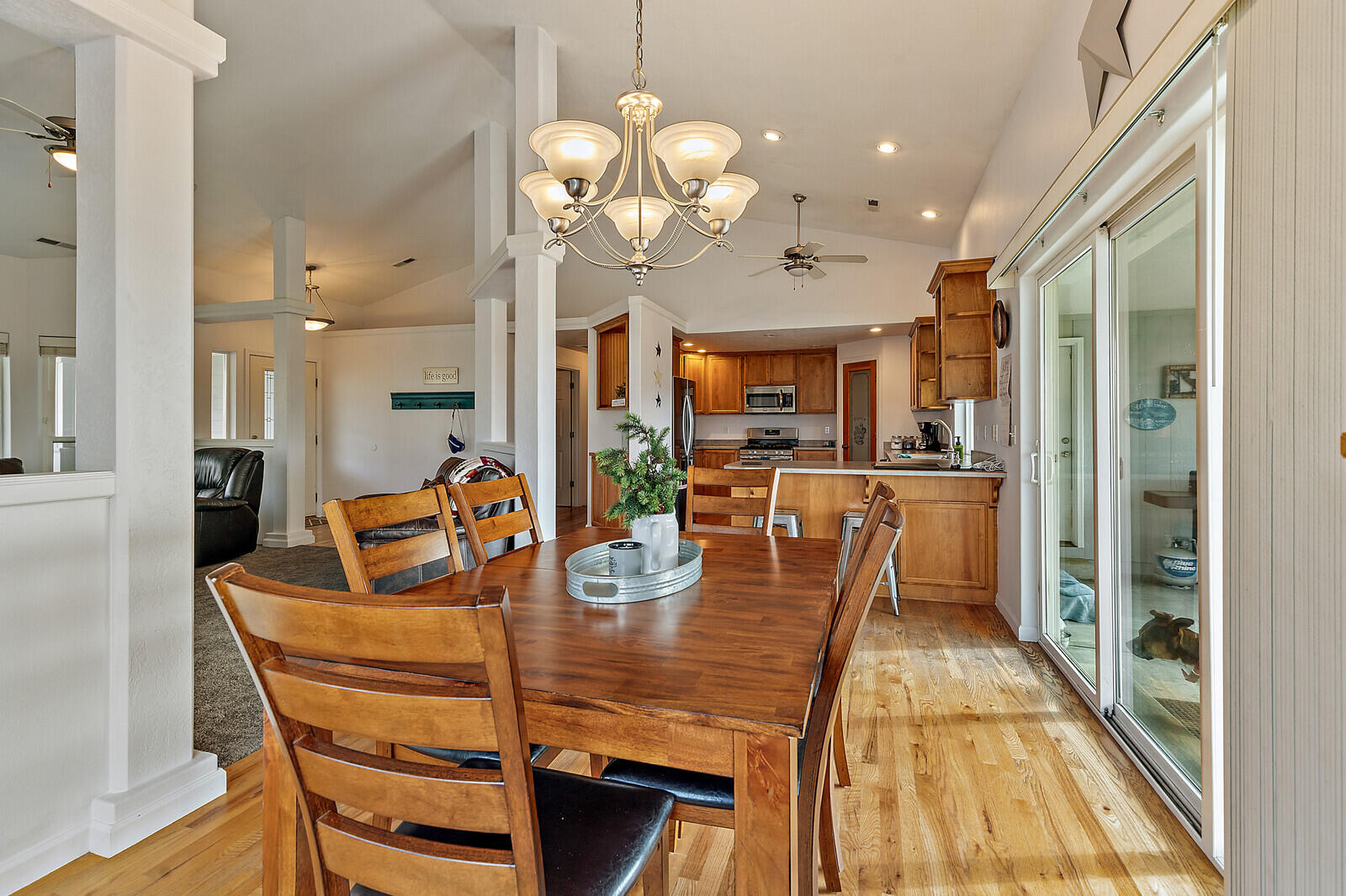 42 Chantrell Court Eagle Point, OR 97524 - Photo 15 of 36 15