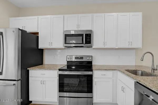 $1,950 | 328 Starfish Lane, Sneads Ferry, NC 28460