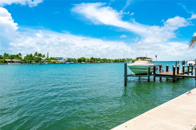 a view of a lake with houses in back