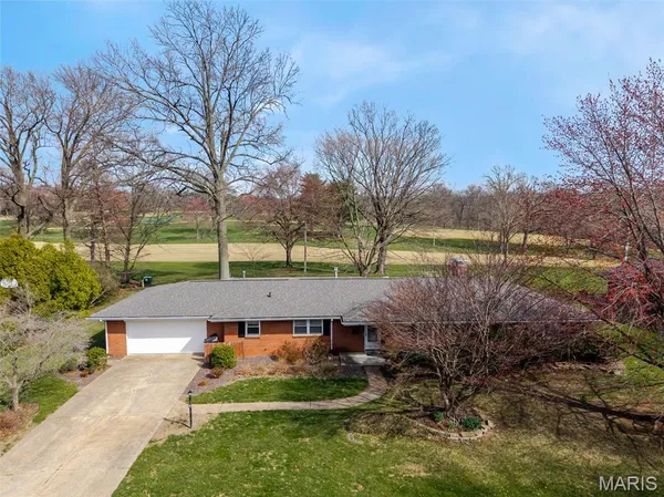 $375,000 | 120 South Fairway Drive, Belleville, IL 62223