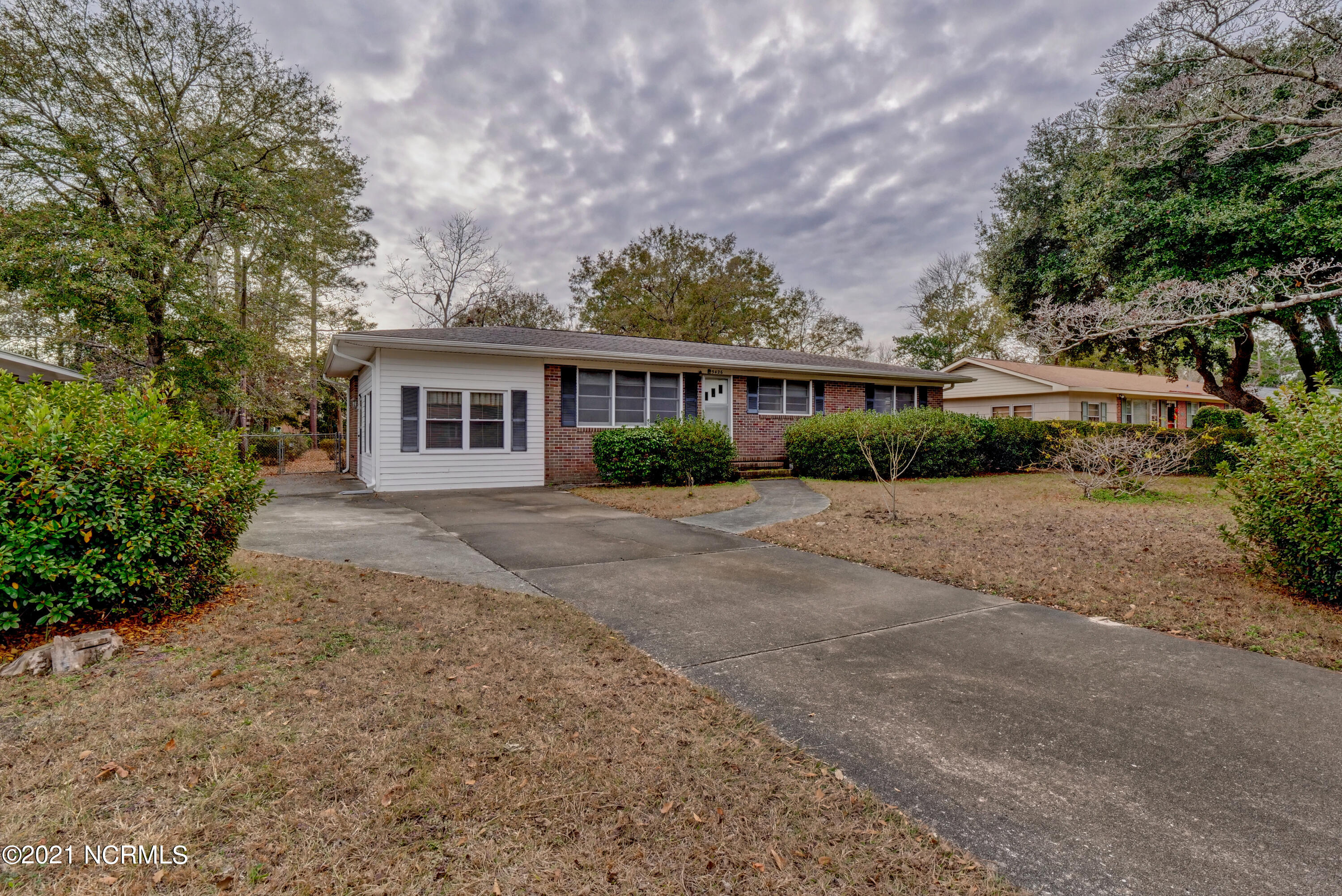 5426 Andover Road Wilmington, NC 28403 - Photo 3 of 27 P5911112_3_4_5_6_7_8