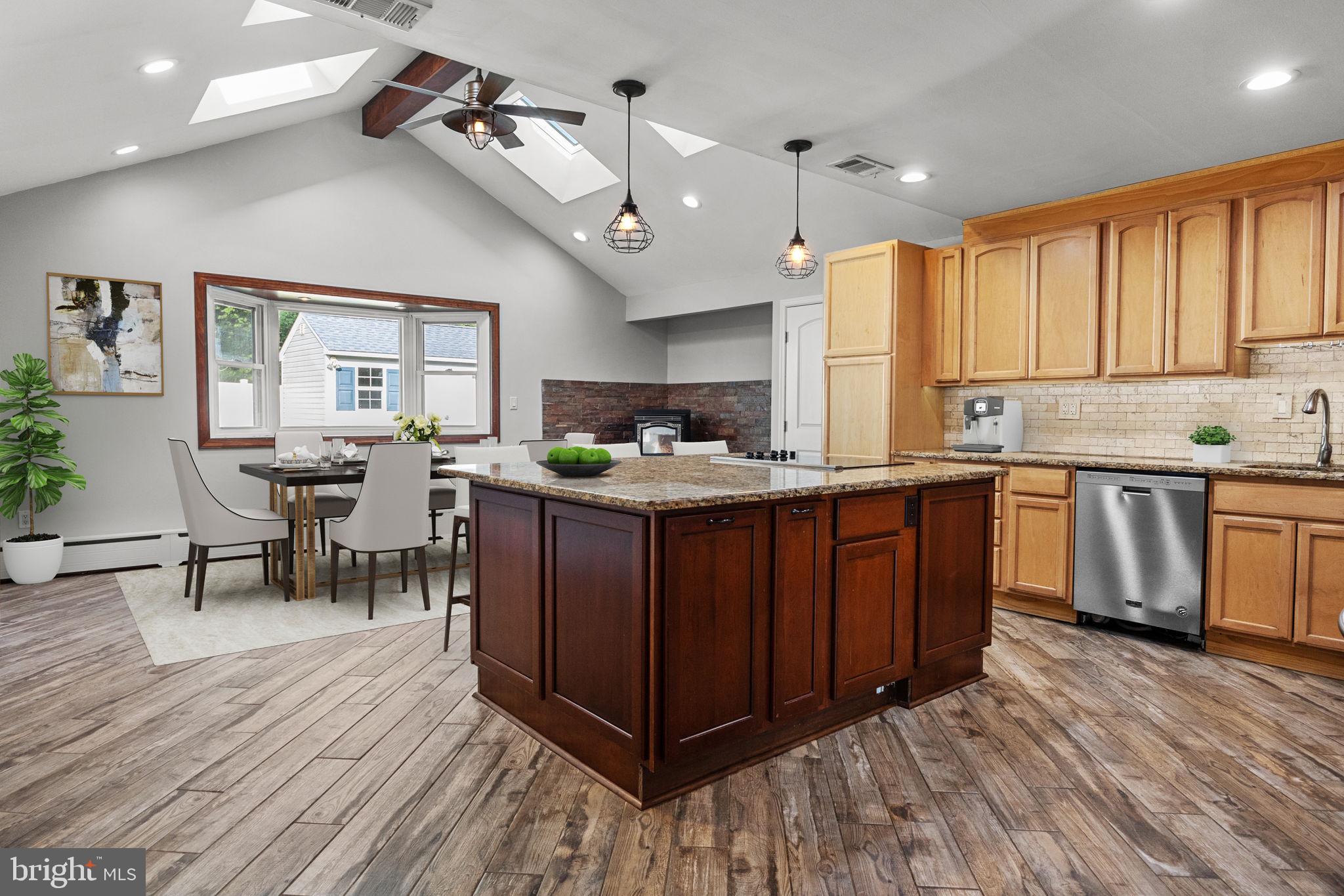 36 Towpath Road Levittown, PA 19056 - Photo 3 of 32 Kitchen/Dining
