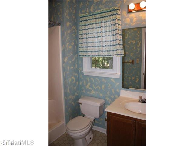 5501 Salem View Road Pfafftown, NC 27040 - Photo 9 of 13 Master Bath/Spa.