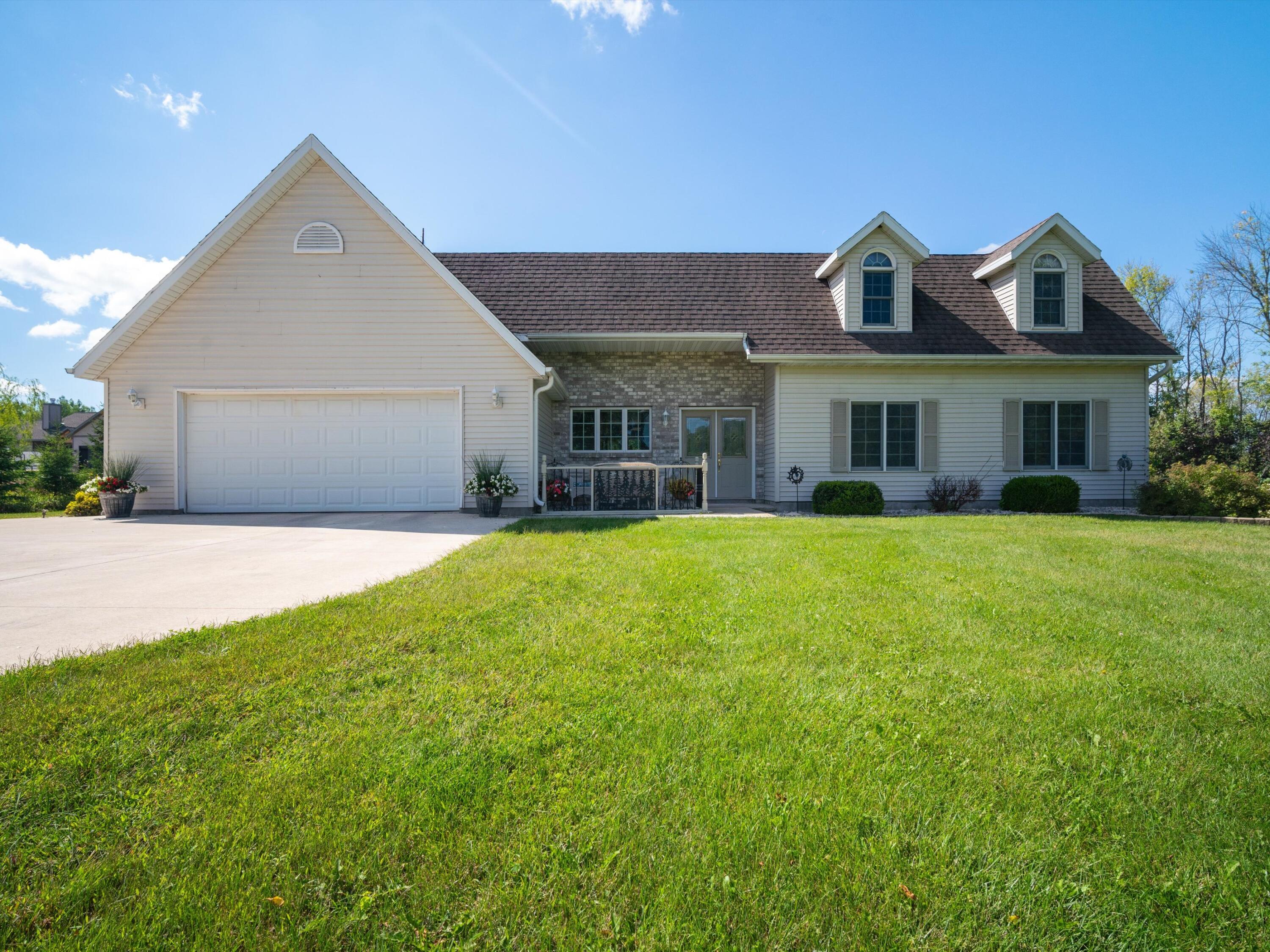 514 North Alverno Road Manitowoc Rapids, WI 54220 - Photo 1 of 1 01-DCS9620