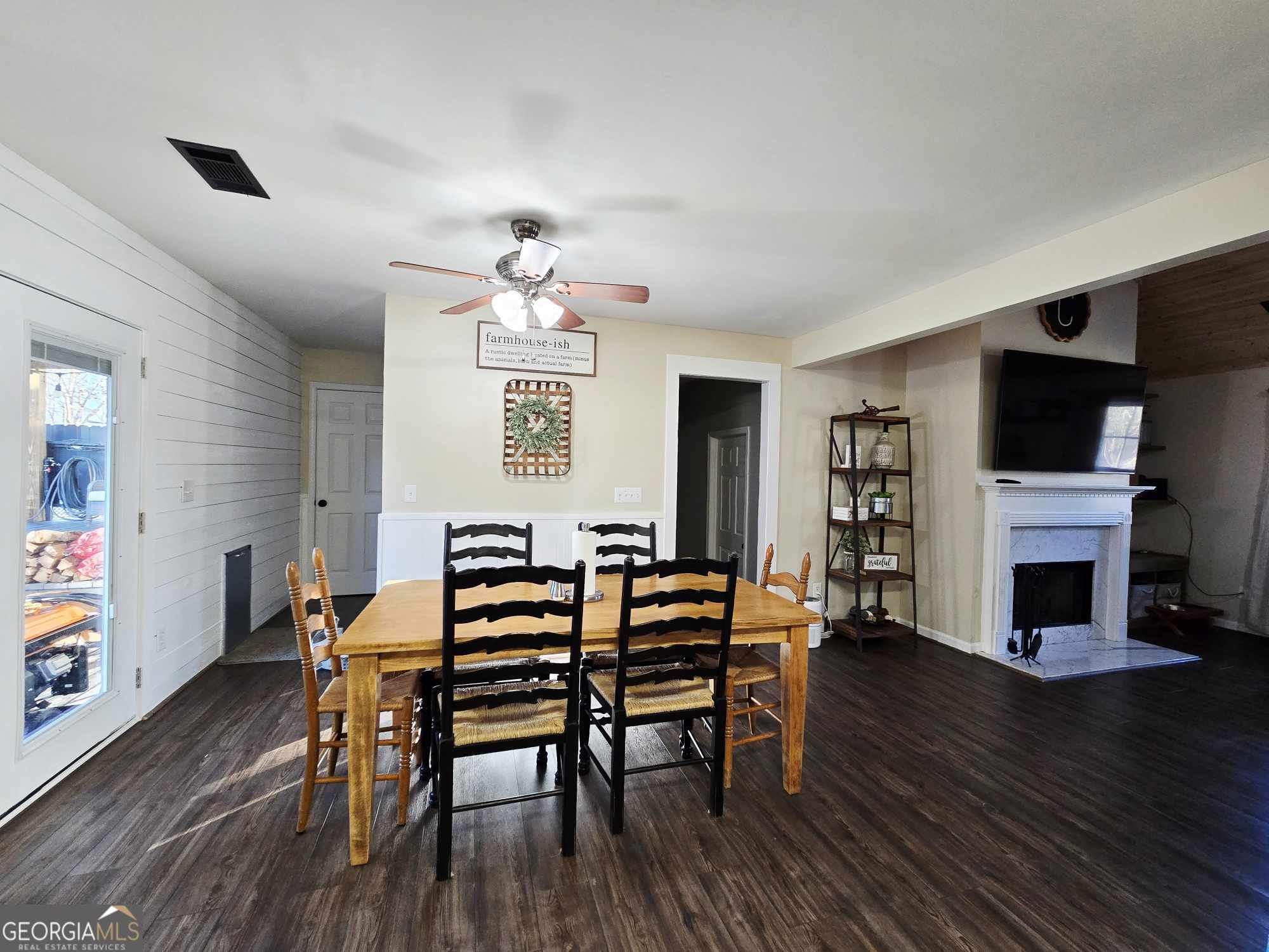 10 Shannons Lane Comer, GA 30629 - Photo 26 of 50 a view of a livingroom with furniture and a kitchen