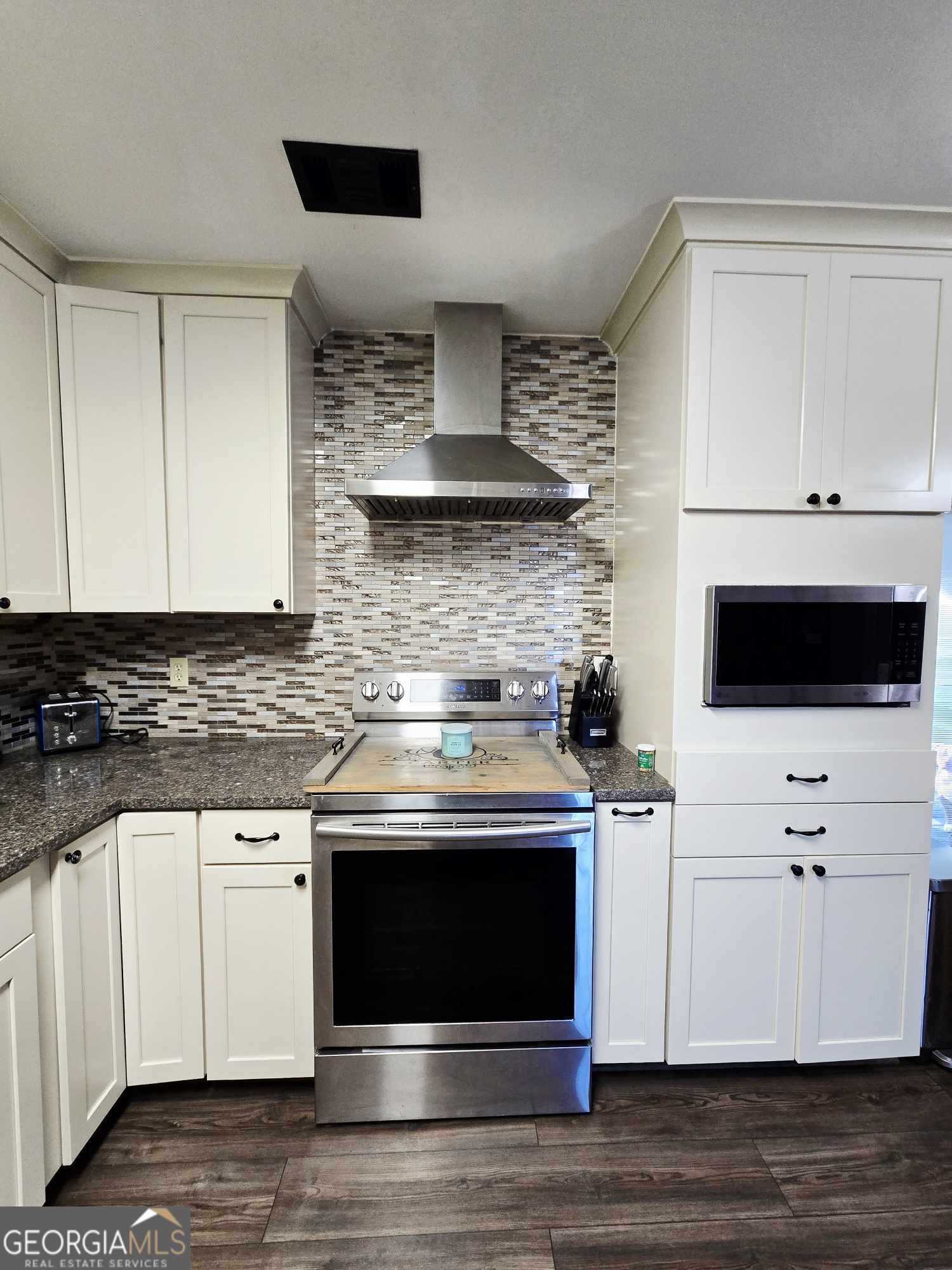 10 Shannons Lane Comer, GA 30629 - Photo 28 of 50 a kitchen with stainless steel appliances granite countertop a stove and a microwave
