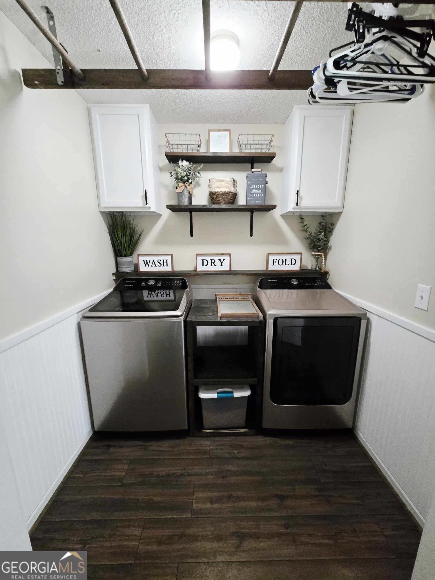 10 Shannons Lane Comer, GA 30629 - Photo 29 of 50 a kitchen with stainless steel appliances granite countertop a stove and a microwave