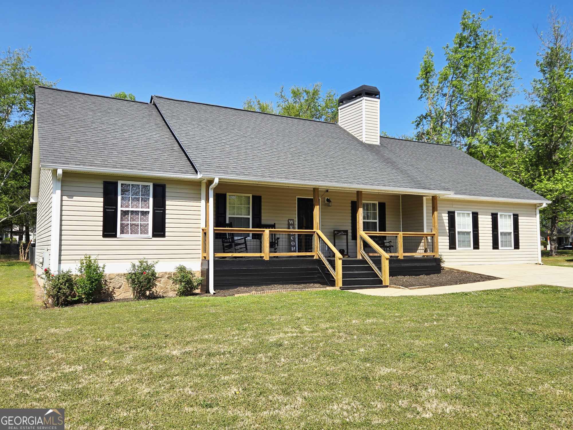 10 Shannons Lane Comer, GA 30629 - Photo 3 of 50 a front view of a house with patio