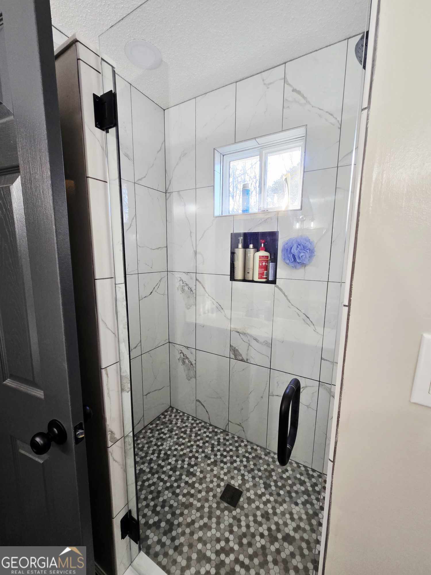 10 Shannons Lane Comer, GA 30629 - Photo 39 of 50 a bathroom with a bathtub and shower