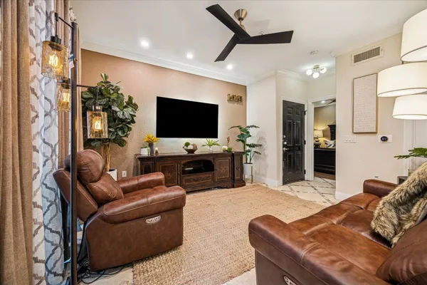 $249,000 | 3231 Allen Parkway, Unit 1115, Houston, TX 77019