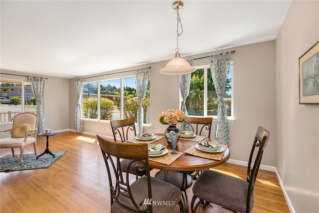 801 Jefferson Avenue Northeast Renton, WA 98056 - Photo 3 of 15 Gallery Image 3
