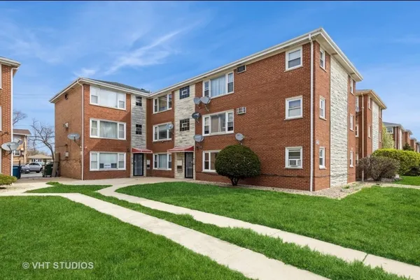 $137,000 | 6952 West 65th Street, Unit 2B, Chicago, IL 60638