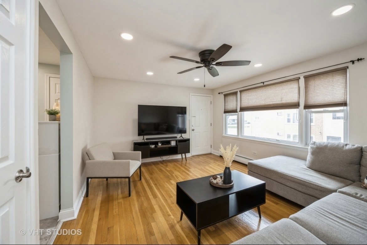 6952 West 65th Street, Unit 2B Chicago, IL 60638 - Photo 4 of 15