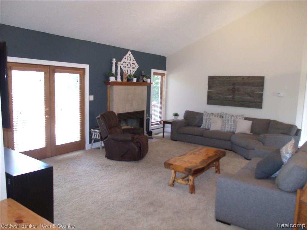 6891 Crofoot Road Fowlerville, MI 48836 - Photo 19 of 78 Main floor living room