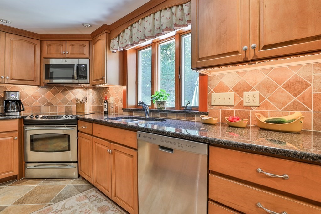 35 Curtis Road Boxford, MA 01921 - Photo 9 of 42