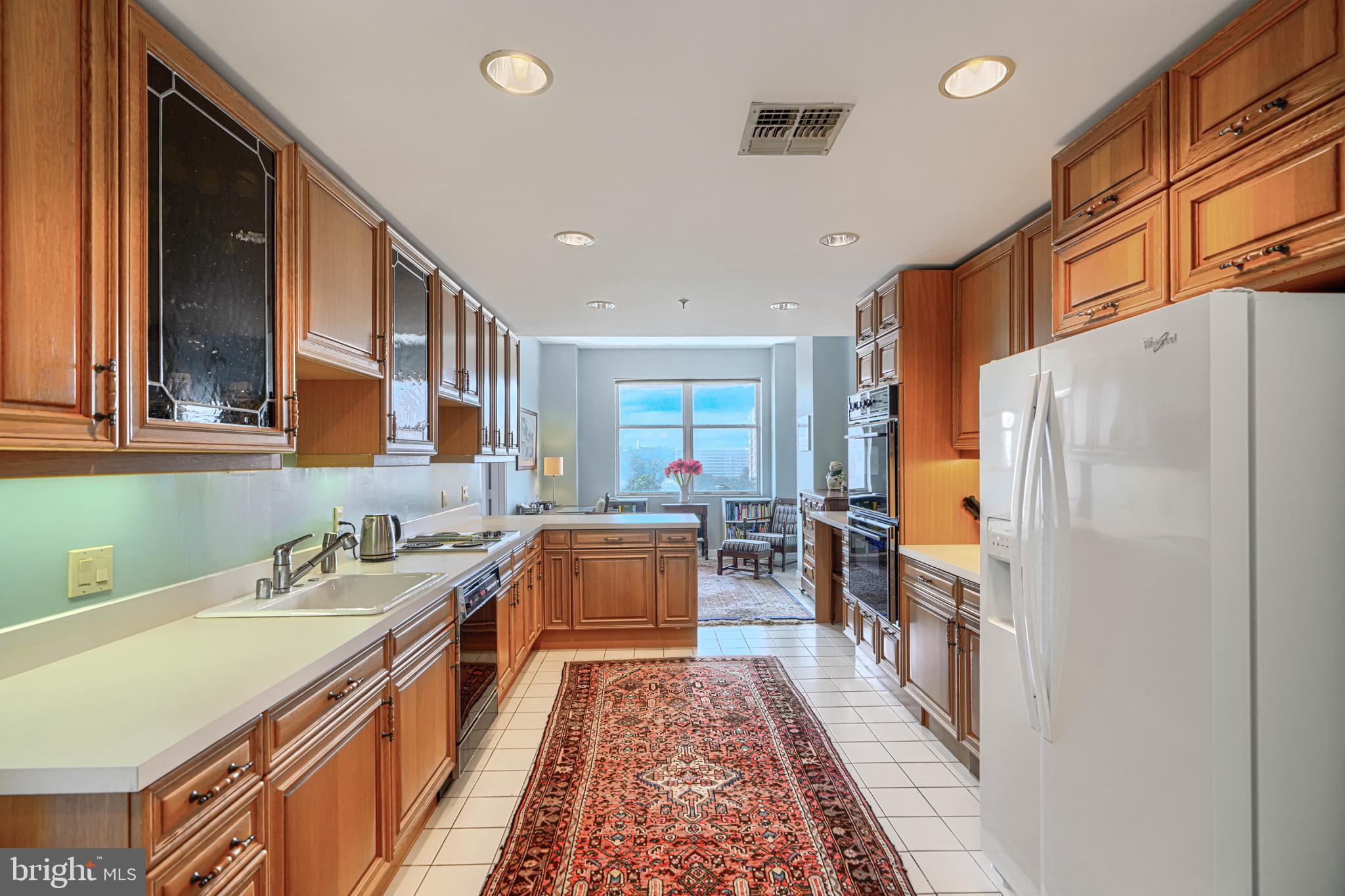 3801 Canterbury Road, Unit 912 Baltimore, MD 21218 - Photo 5 of 79 Kitchen with sunny breakfast area