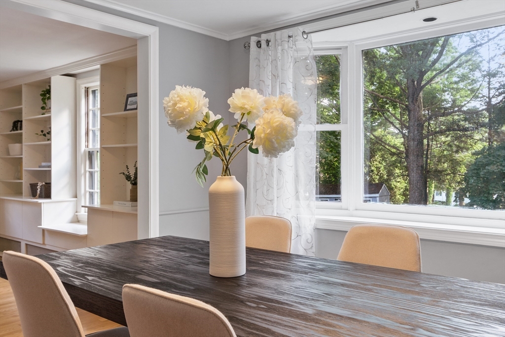26 Wing Road Lynnfield, MA 01940 - Photo 17 of 39 a view of living room with furniture and a potted plant