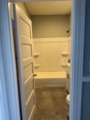 $2,200 | 129 South Elm Street, Unit 1R, Haverhill, MA 01835