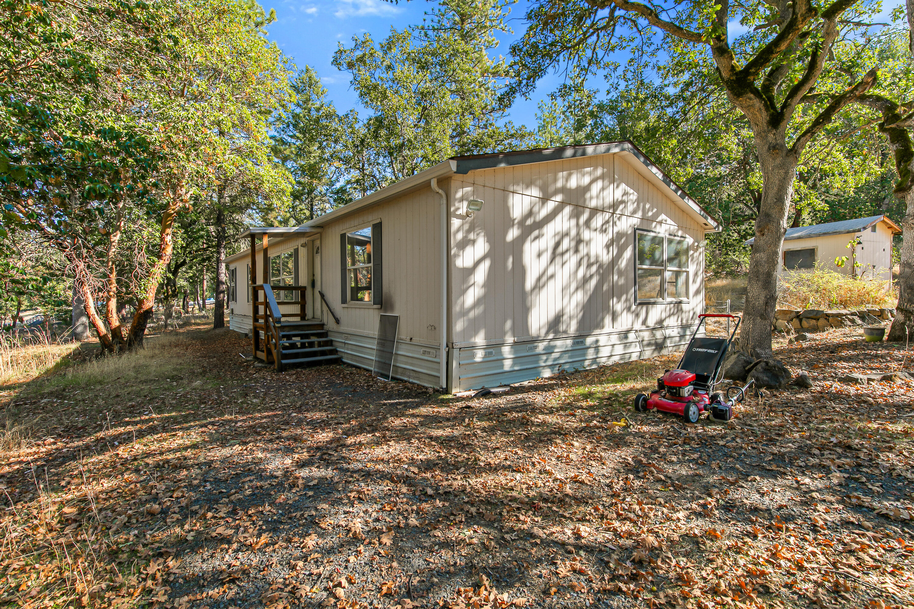 1121 Upper Applegate Road Jacksonville, OR 97530 - Photo 4 of 30 9R9A9592