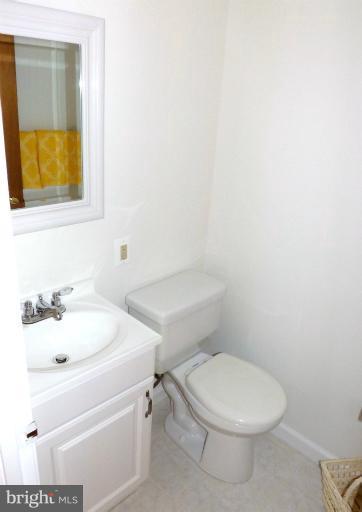 3412 Falling Green Road Olney, MD 20832 - Photo 5 of 30 Hall 1/2 Bath