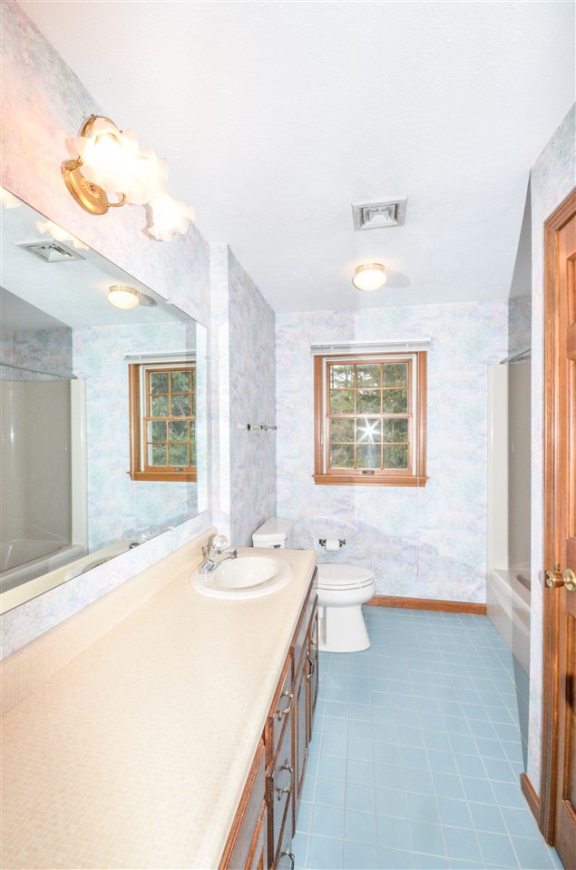 70 Ridge Road Manchester, NH 03104 - Photo 13 of 20