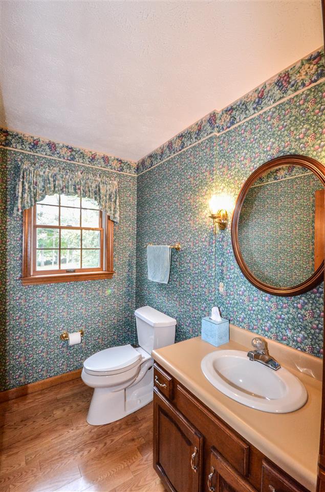 70 Ridge Road Manchester, NH 03104 - Photo 9 of 20