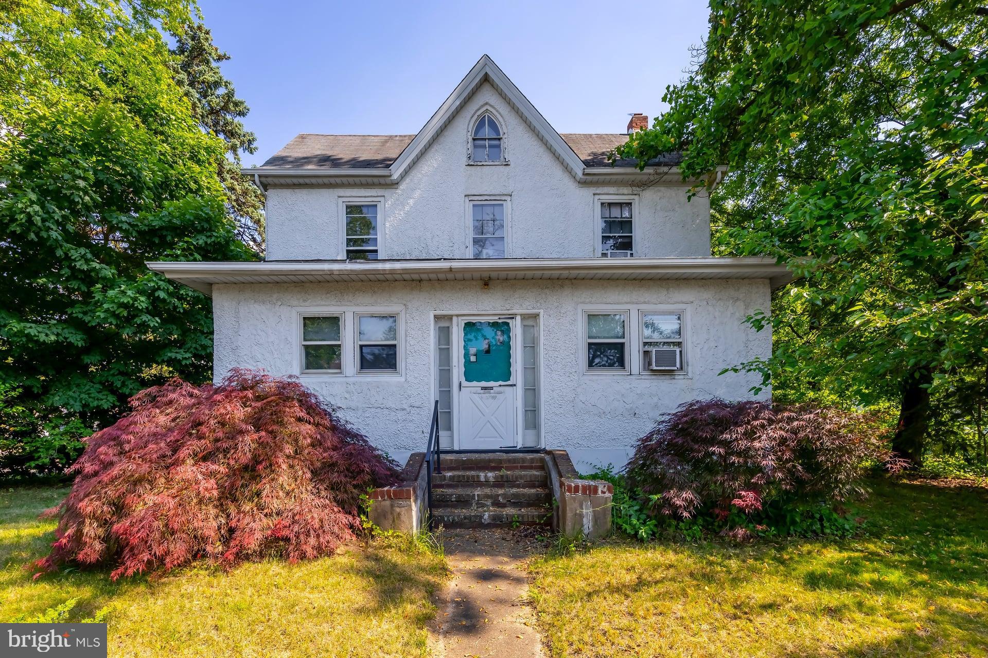 401 West Avenue Delanco, NJ 08075 - Photo 2 of 19 a front view of a house with a garden