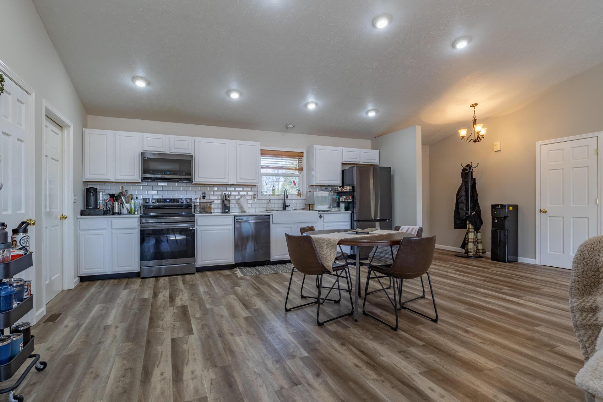 4909 East County Line Road Springfield, OH 45502 - Photo 27 of 32 Eat in kitchen