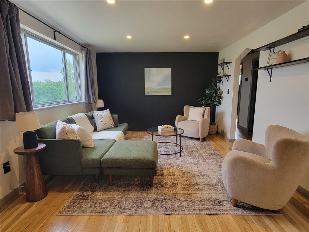 224 Herbst Road Coraopolis, PA 15108 - Photo 8 of 33